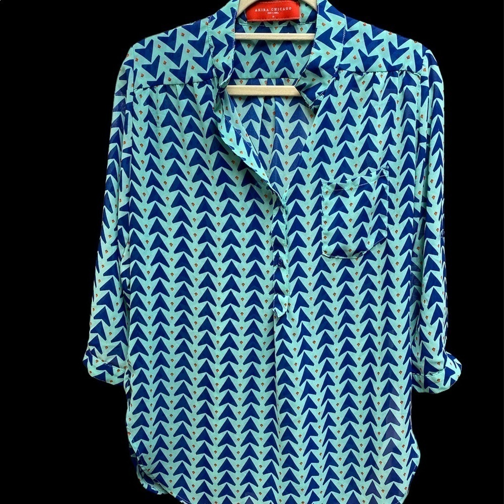 Akira Chicago blouse 1/2 button down front geometric print elbow length Sz M